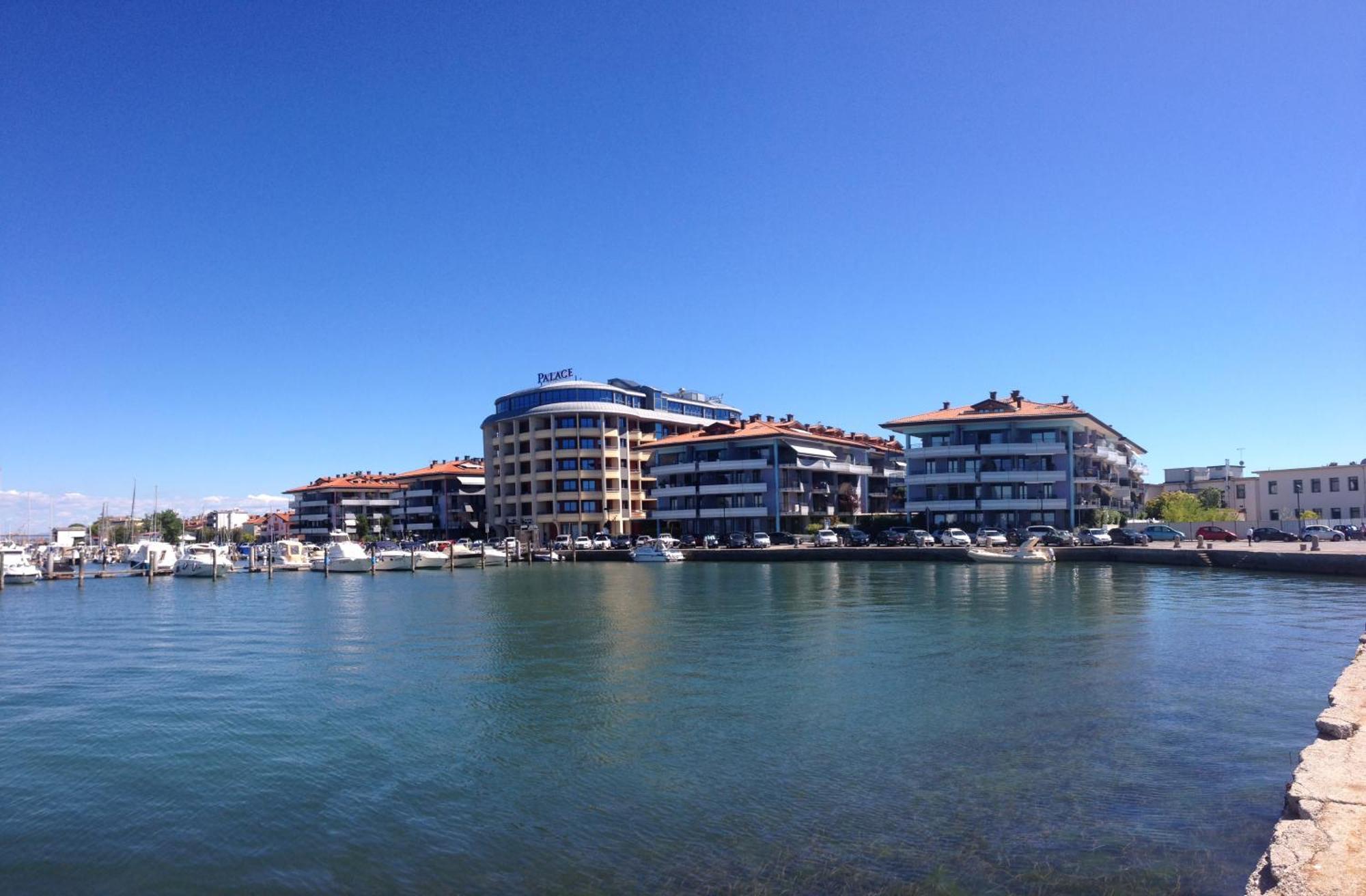 Costa Azzurra Apartment Grado Luaran gambar